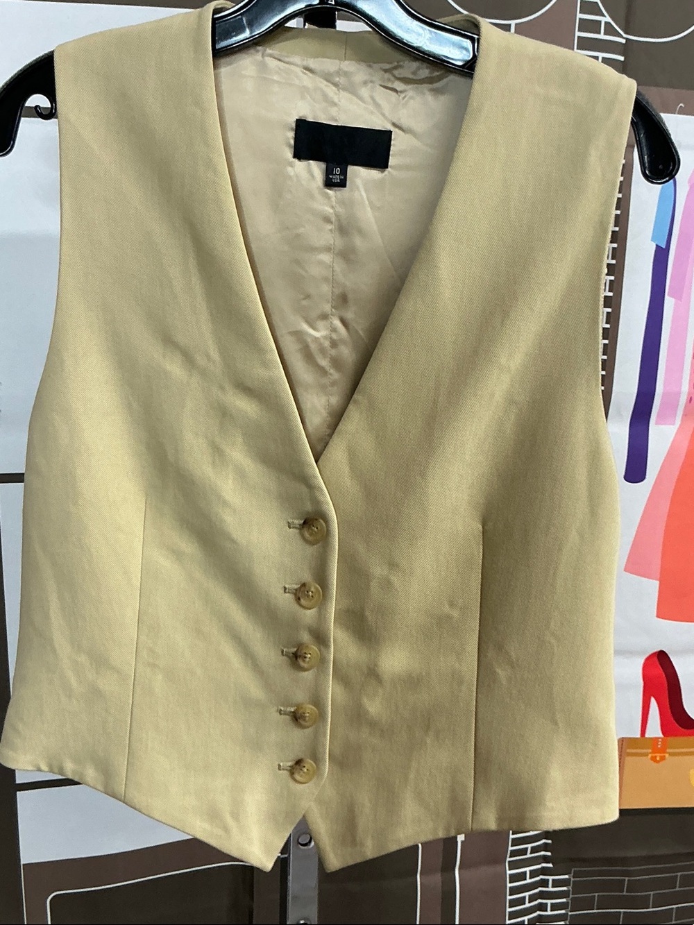 Nili Lotan Beige Tailored Vest with Black Label. Size 10. #2270